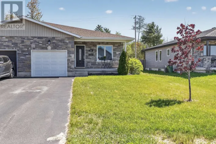 27 NOBLE CRESCENT, Petawawa