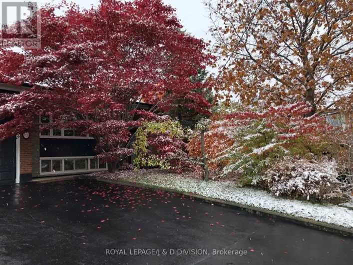 27 PARAMOUNT COURT, Toronto