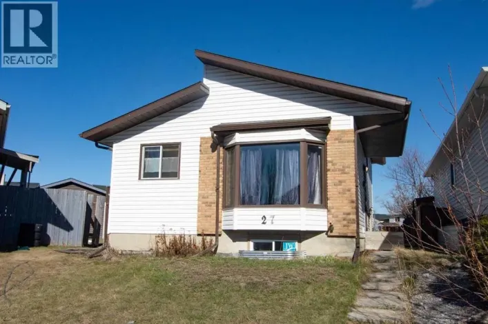 27 Taraglen Court NE, Calgary