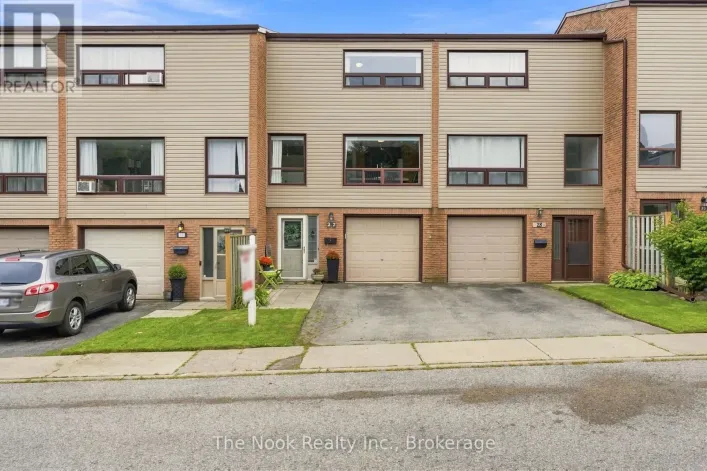 27 THE BRIDLE PATH, Clarington