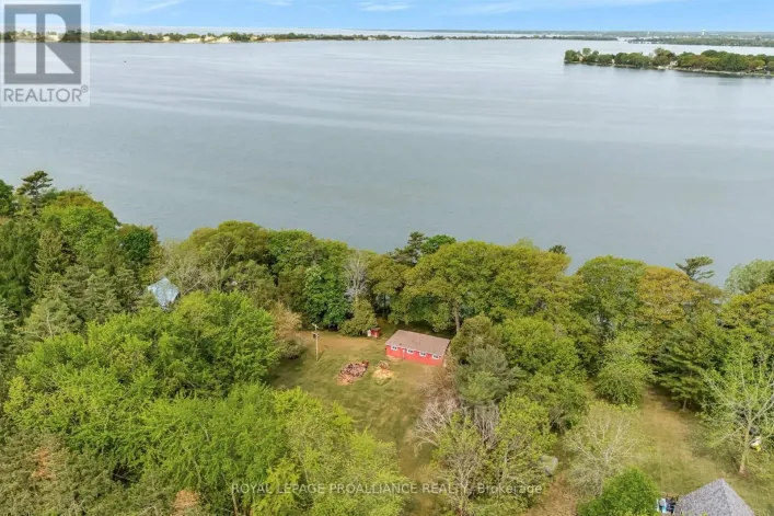 27 THRUSH LANE, Prince Edward County
