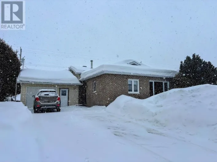 27 Wendego ST, Manitouwadge