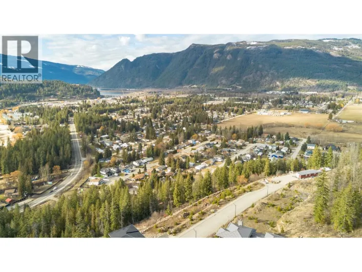 270 Bayview Drive, Sicamous