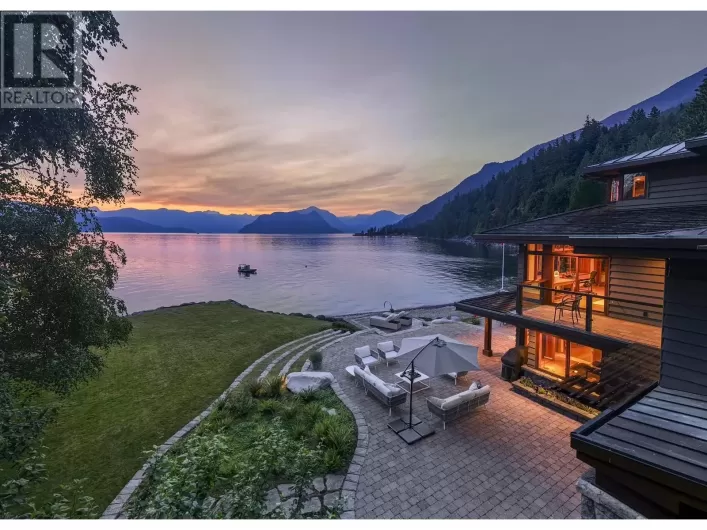 270 LIONS BAY AVENUE, Lions Bay