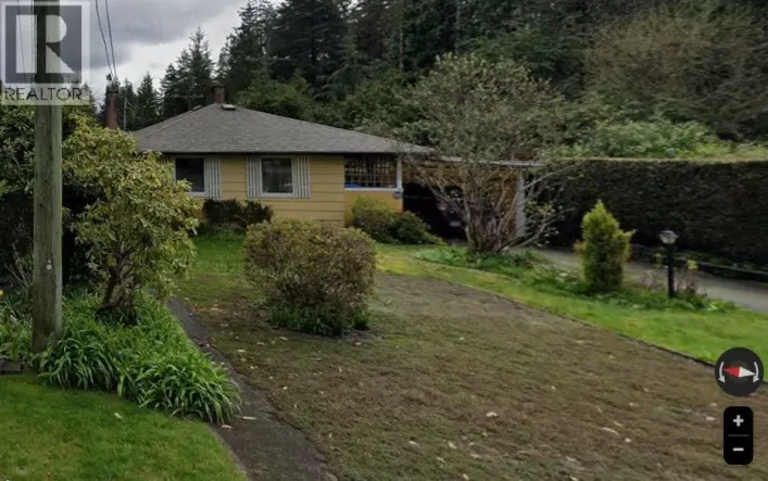 2700 PHILIP AVENUE, North Vancouver