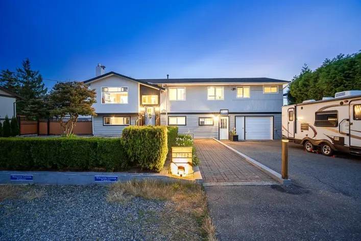 27042 28B AVENUE, Langley