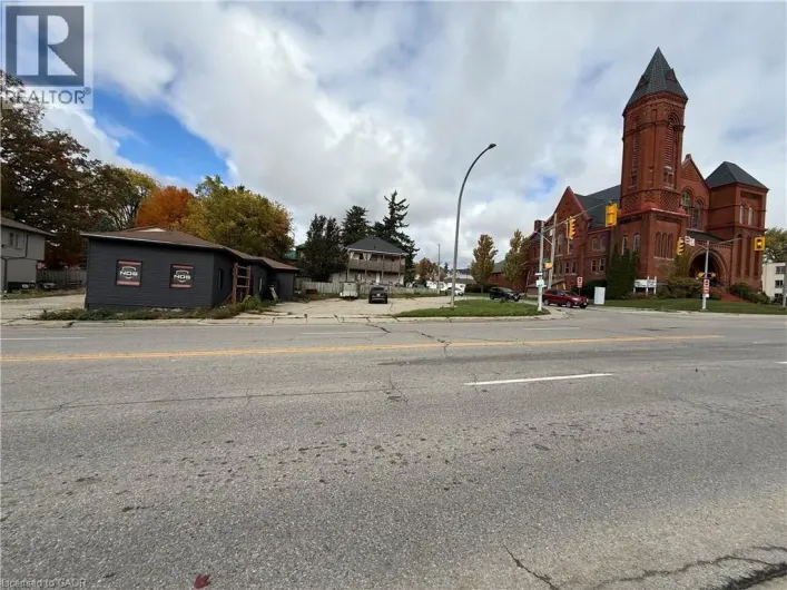 271 DUNDAS Street, Woodstock