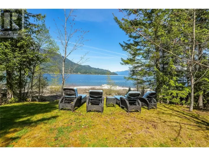 271 KOOTENAY LAKE Road, Procter