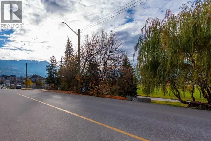 271 Shuswap Street SW, Salmon Arm