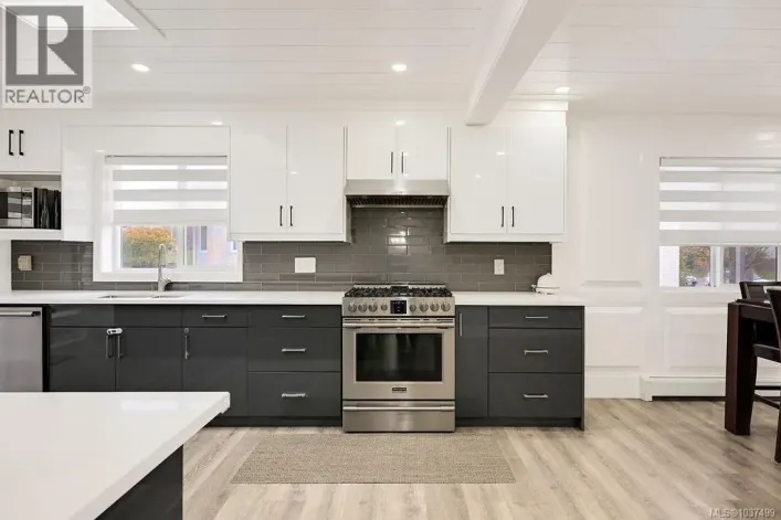 2710 Victor St, Victoria
