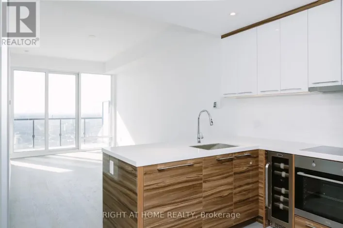 2711 - 488 UNIVERSITY AVENUE, Toronto