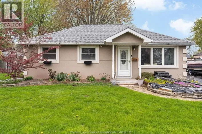 2715 LLOYD GEORGE BOULEVARD, Windsor