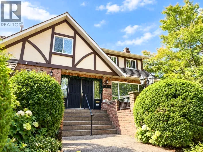 2718 BYRON PLACE, North Vancouver