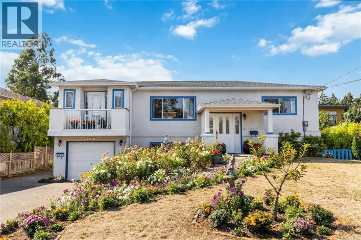 2726 Claude Rd, Langford