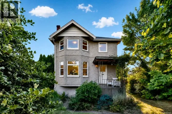 2726 Prior St, Victoria