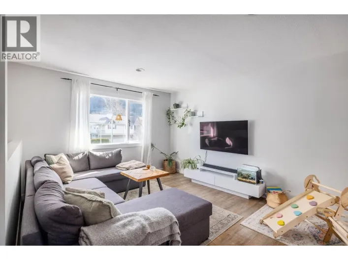 2728 Riffington Place, West Kelowna