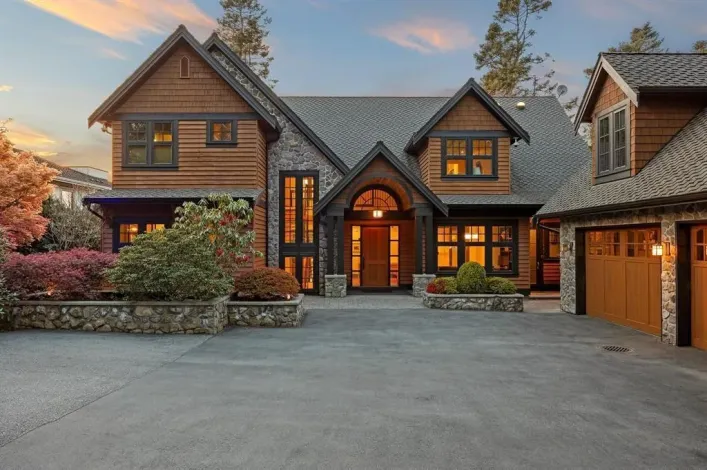 2737 CRESCENT DRIVE, Surrey