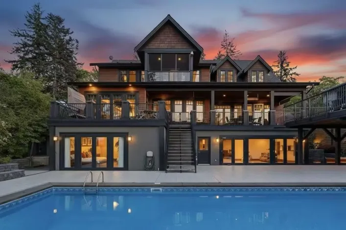 2737 CRESCENT DRIVE, Surrey