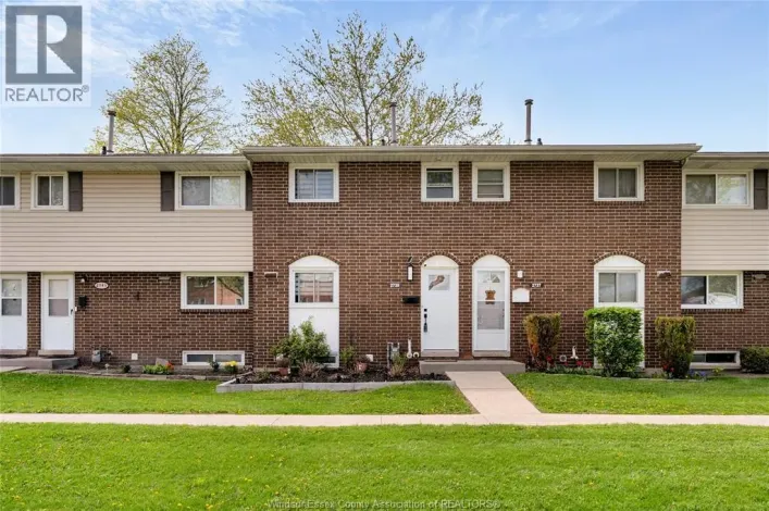 2739 MEADOWBROOK LANE, Windsor