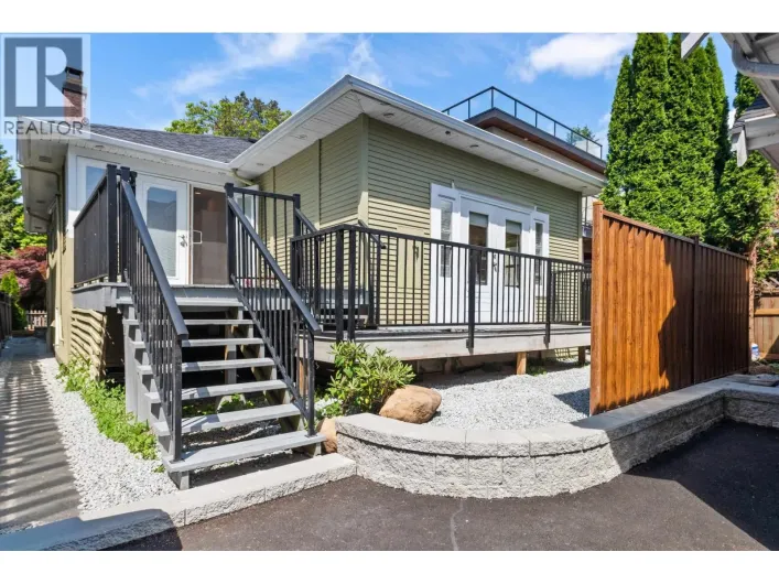 2744 W 10TH AVENUE, Vancouver