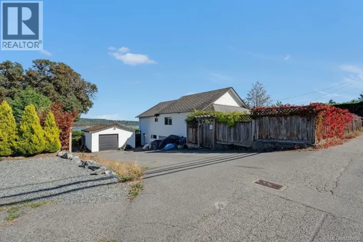 275 Bayview Ave, Ladysmith
