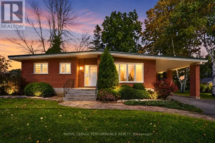 2761 ROSS AVENUE, Cornwall