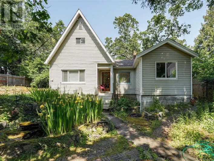 2784 Tudor Ave, Saanich