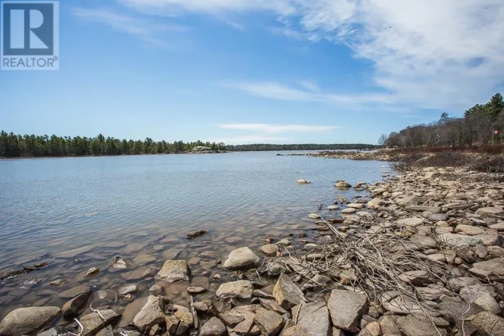 279 Finns Bay RD N, Echo Bay