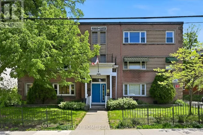 28 - 137 EMERALD STREET S, Hamilton
