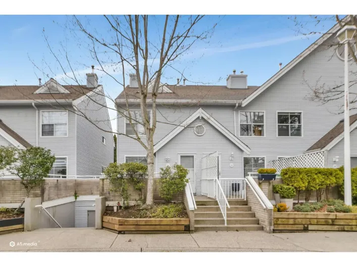 28 13713 72A AVENUE, Surrey