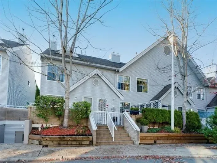 28 13713 72A AVENUE, Surrey