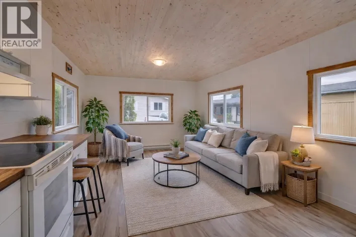 28 1413 SUNSHINE COAST HIGHWAY, Gibsons