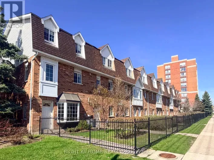 Row / Townhouse for sale: 28 - 1525 SOUTH PARADE COURT, Mississauga