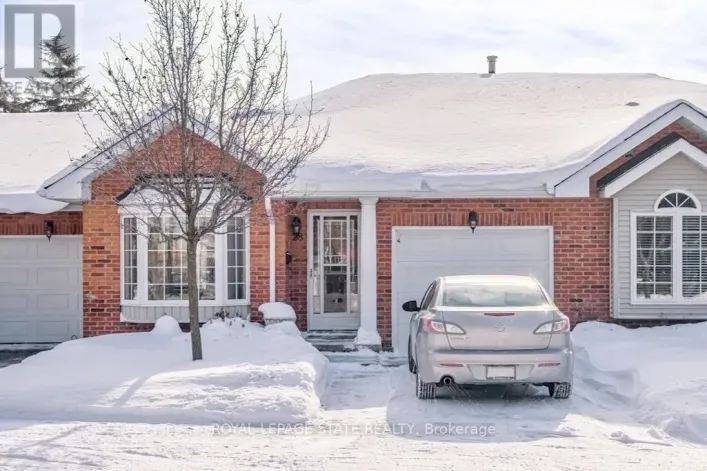 28 - 20 MEADOWLANDS BOULEVARD, Hamilton