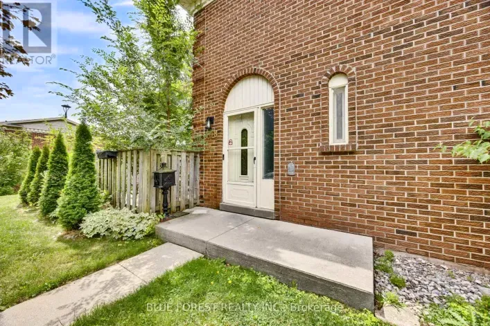 Row / Townhouse for sale: 28 - 408 HOMESTEAD COURT, London North