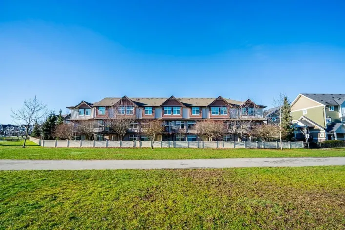 28 7332 194A STREET, Surrey