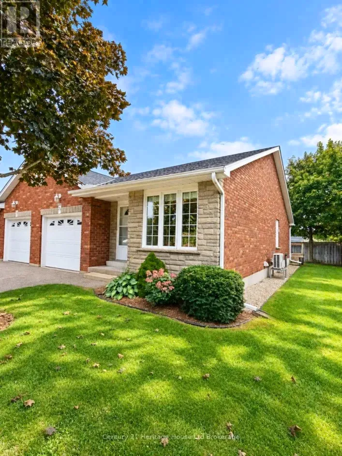 Row / Townhouse for sale: 28 - 928 LORENE STREET, Woodstock