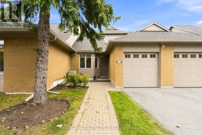 Row / Townhouse for sale: 28 BLUE HERON BEACH WAY, Markham