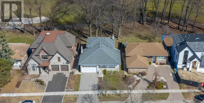 28 BRAYWIN DRIVE N, Toronto