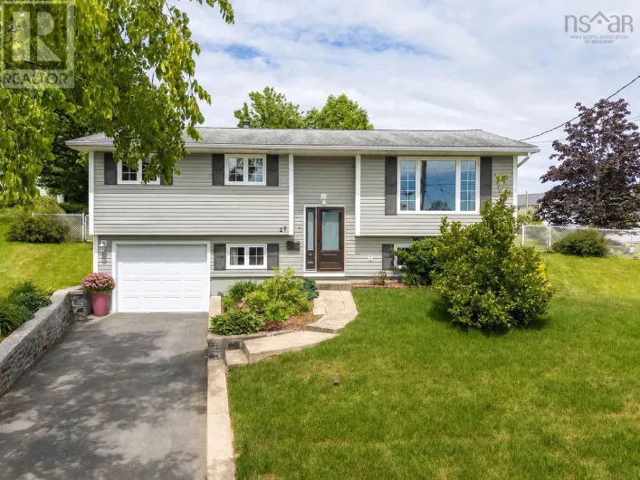 28 Eastwood Court, Forest Hills