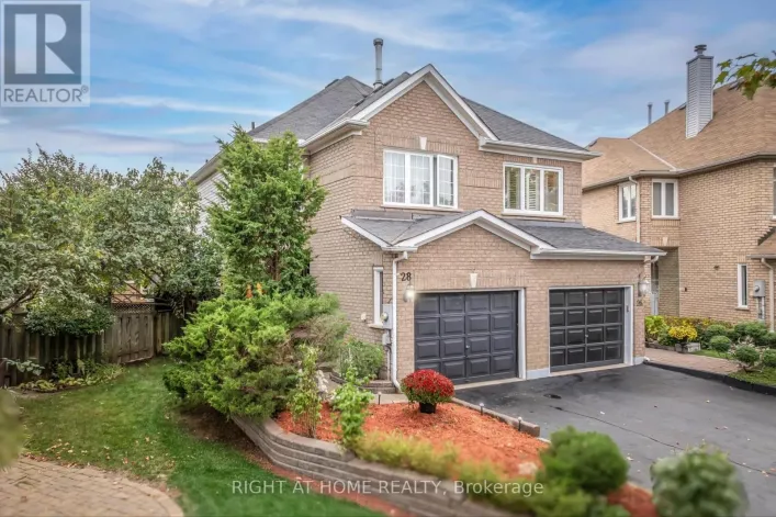 28 FOXTAIL RIDGE, Newmarket