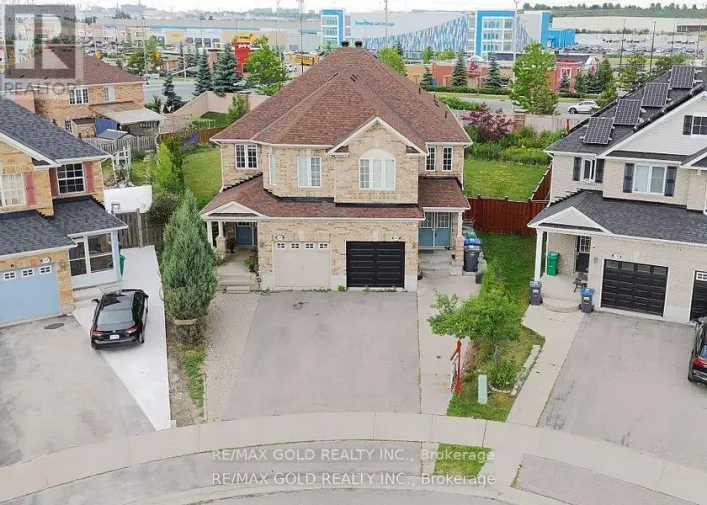 28 JINGLE CRESCENT, Brampton