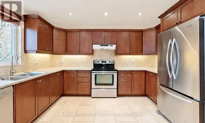 28 LAKE AVENUE, Richmond Hill