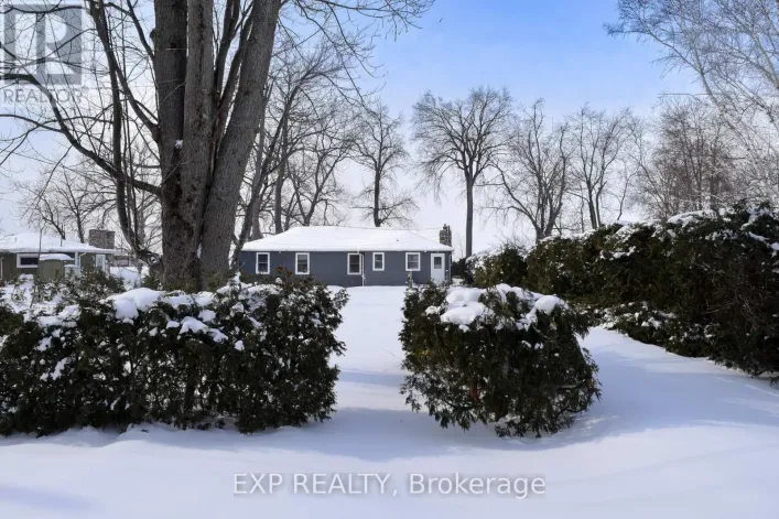 28 MCRAE BEACH ROAD S, Georgina