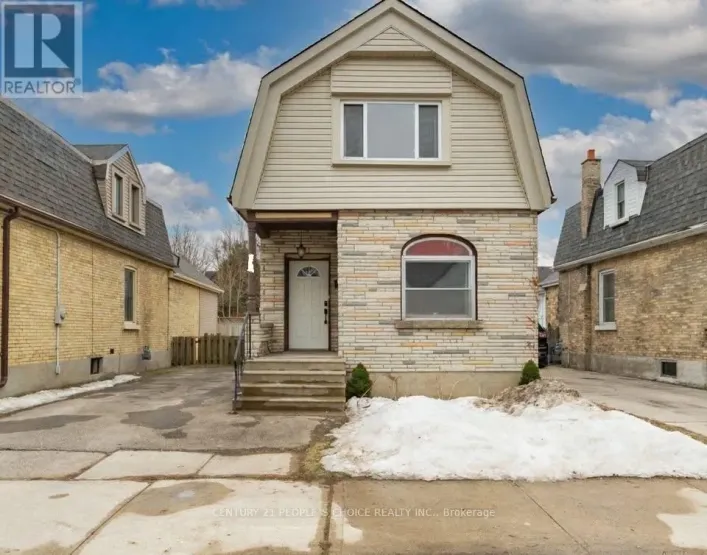 28 MOUNT PLEASANT AVENUE, London North