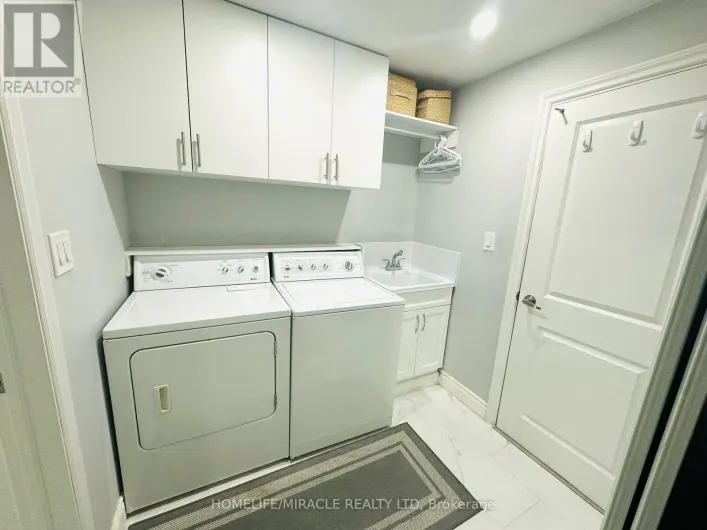 28 PEACHWOOD CRESCENT, Hamilton