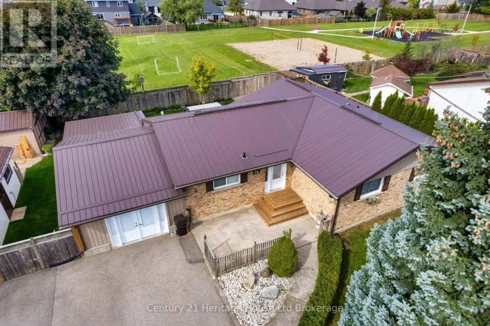 28 PEGGY AVENUE, South-West Oxford