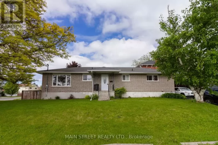 28 PRINCE OF WALES DRIVE, Belleville