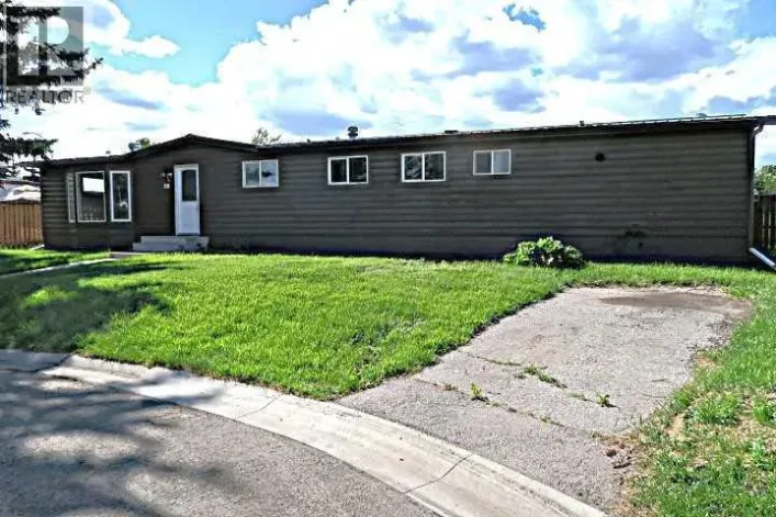 28 Riley Street NE, High River