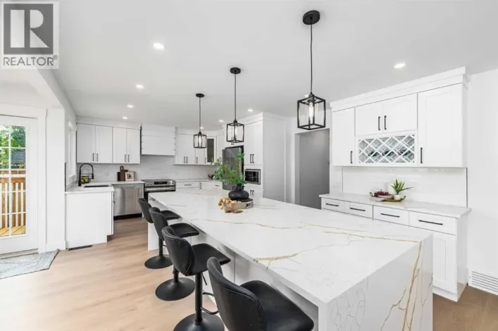 28 Sunlake Circle SE, Calgary